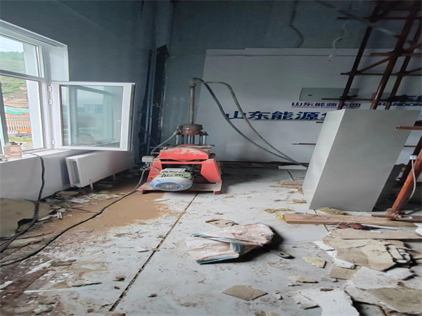 细水乡地基基础下沉墙体裂缝加固注浆顶升施工